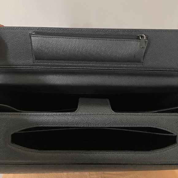 VINTAGE LOUIS VUITTON BLACK TAÏGA LEATHER PILOT BRIEFCASE - Picture 13 of 16